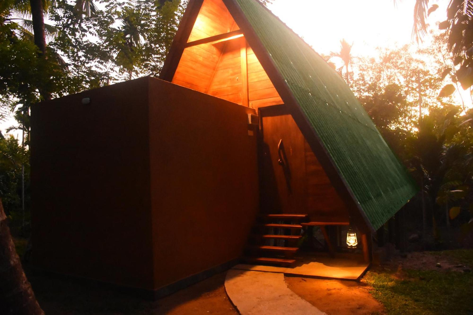 Wild Lake Side Udawalawe Exterior photo